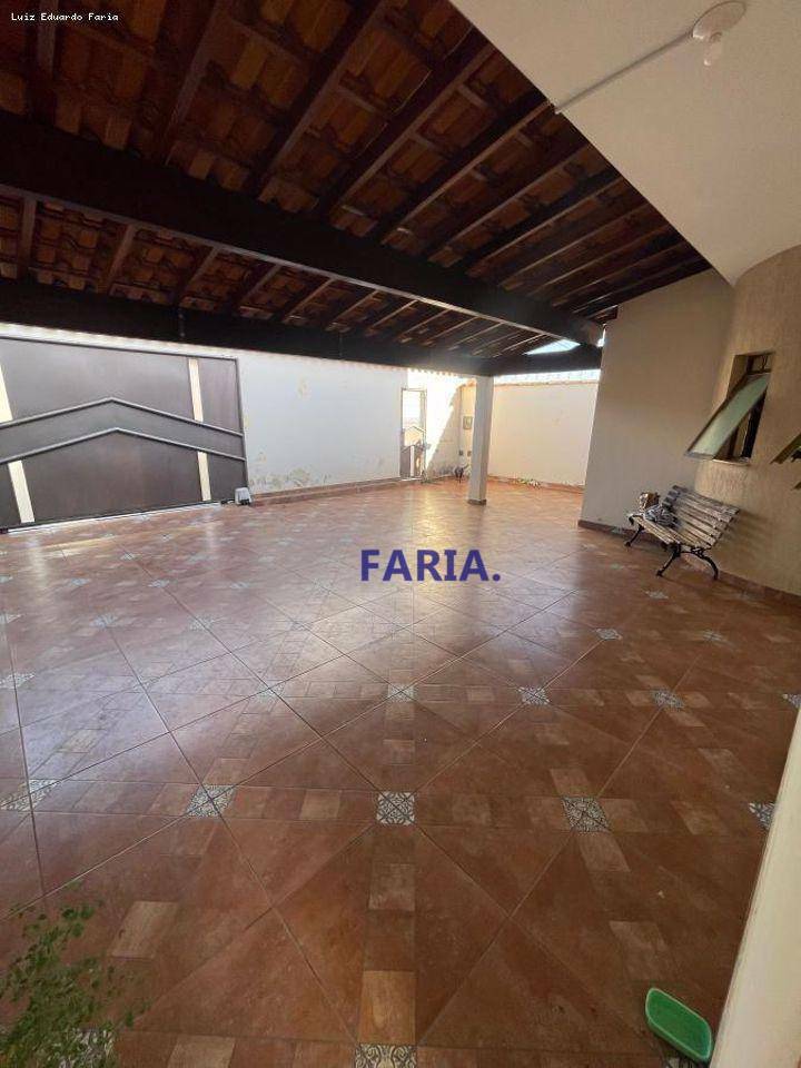 Casa à venda com 4 quartos, 200m² - Foto 6