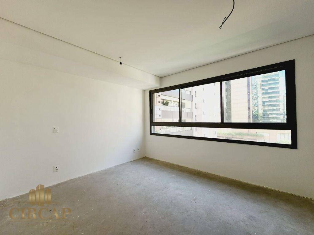 Apartamento à venda com 3 quartos, 143m² - Foto 11