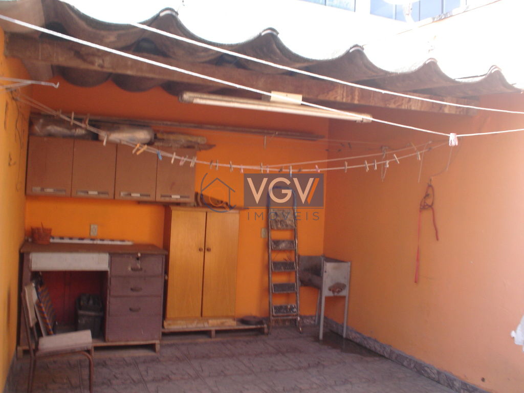 Casa à venda com 2 quartos, 250m² - Foto 15