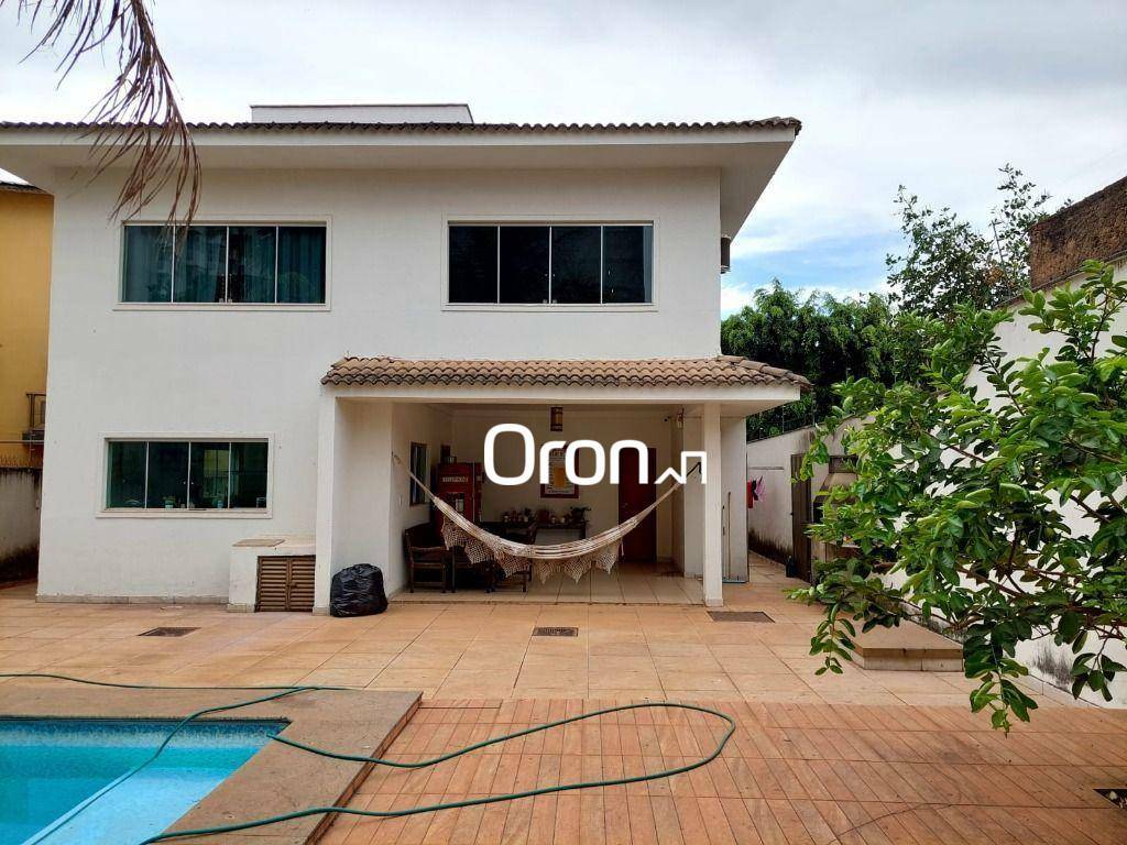 Sobrado à venda com 4 quartos, 275m² - Foto 1