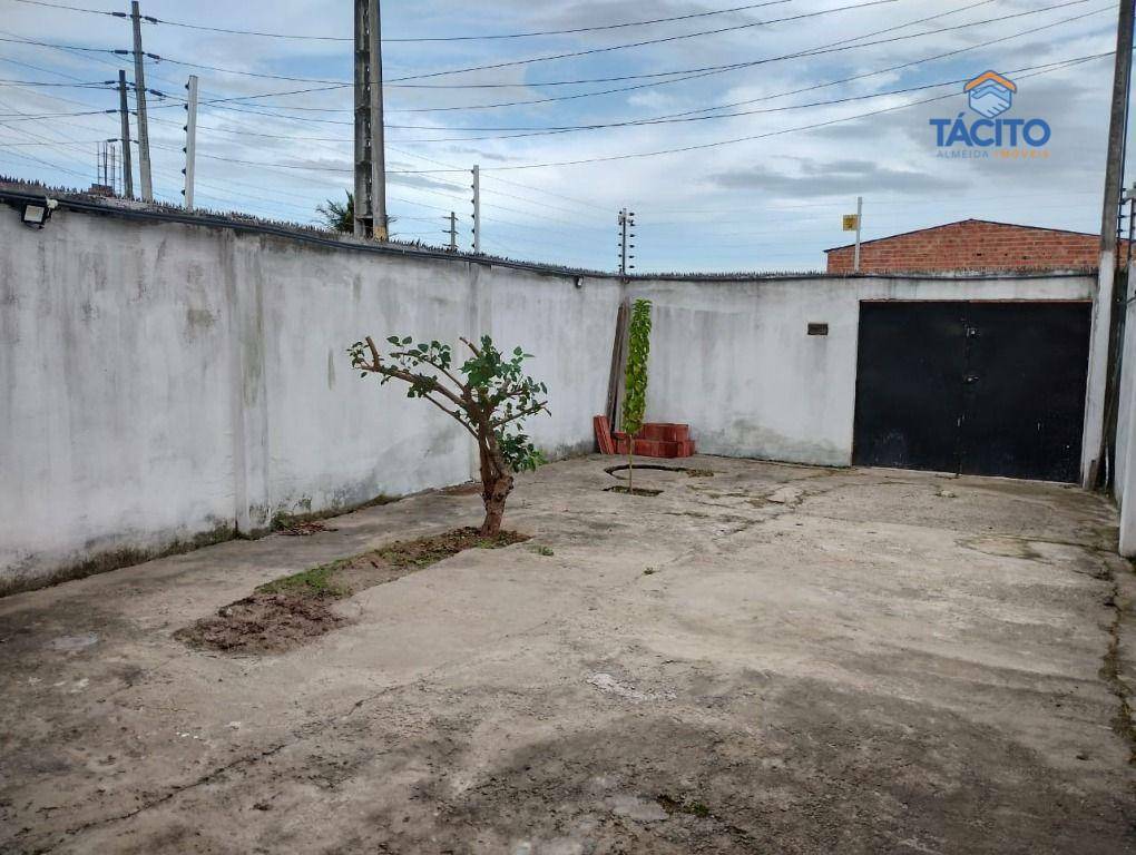 Casa à venda com 2 quartos, 76m² - Foto 1