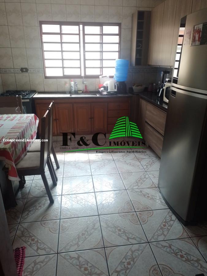 Casa à venda com 3 quartos, 160m² - Foto 1