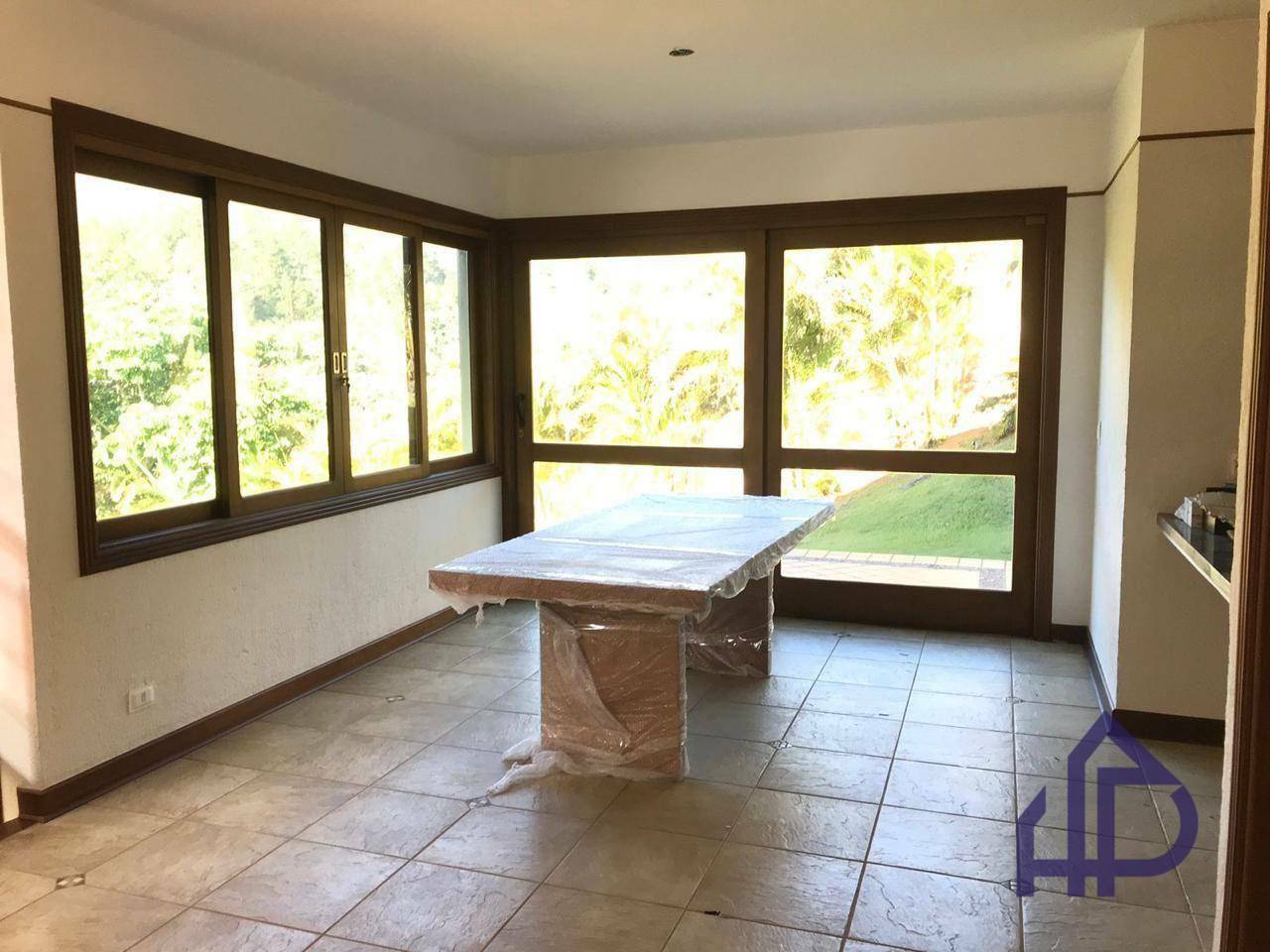 Casa para alugar com 4 quartos, 290m² - Foto 15