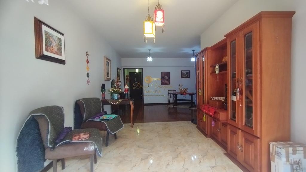 Apartamento à venda com 3 quartos, 131m² - Foto 2