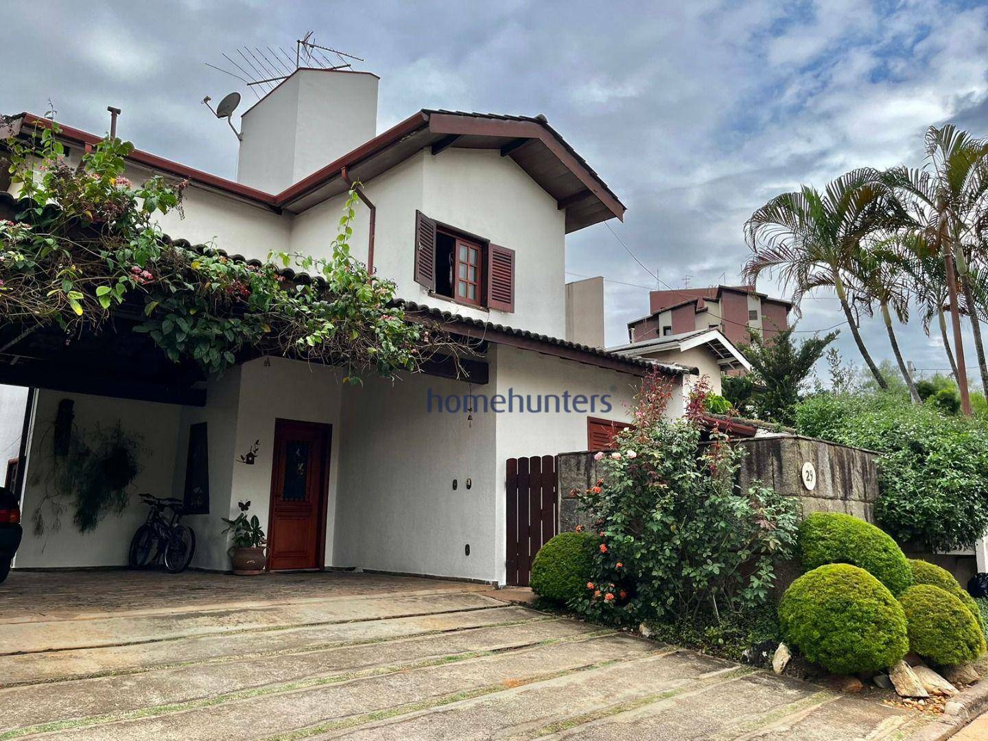 Casa de Condomínio à venda com 4 quartos, 208m² - Foto 1