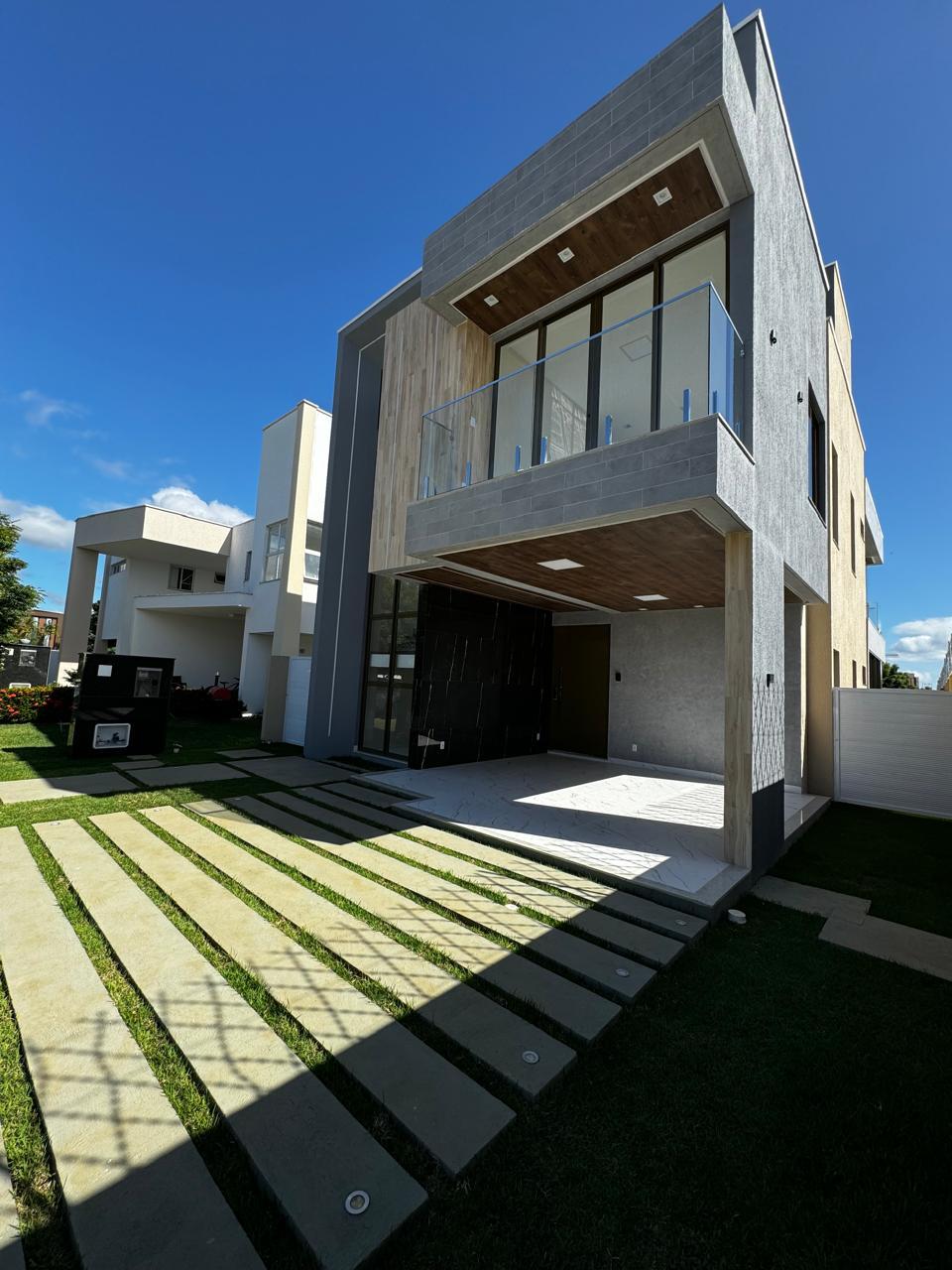 Casa para alugar com 5 quartos, 200m² - Foto 2