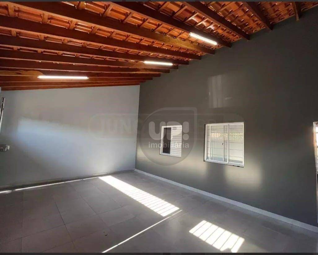 Casa à venda com 2 quartos, 140m² - Foto 1