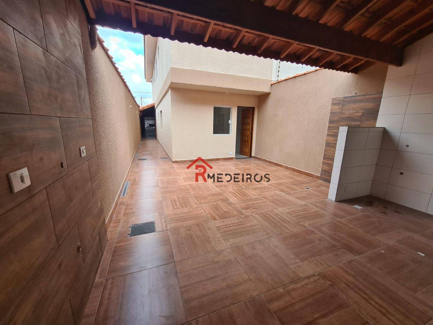 Casa à venda com 3 quartos, 126m² - Foto 1