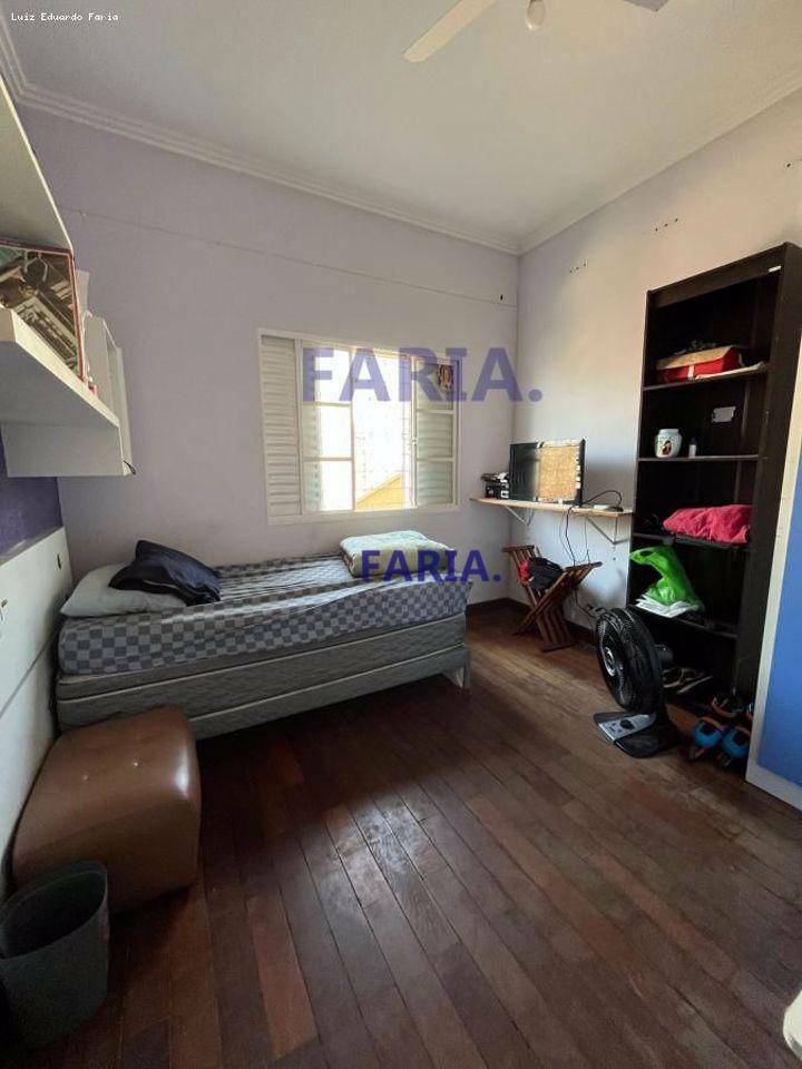 Casa à venda com 7 quartos, 250m² - Foto 7