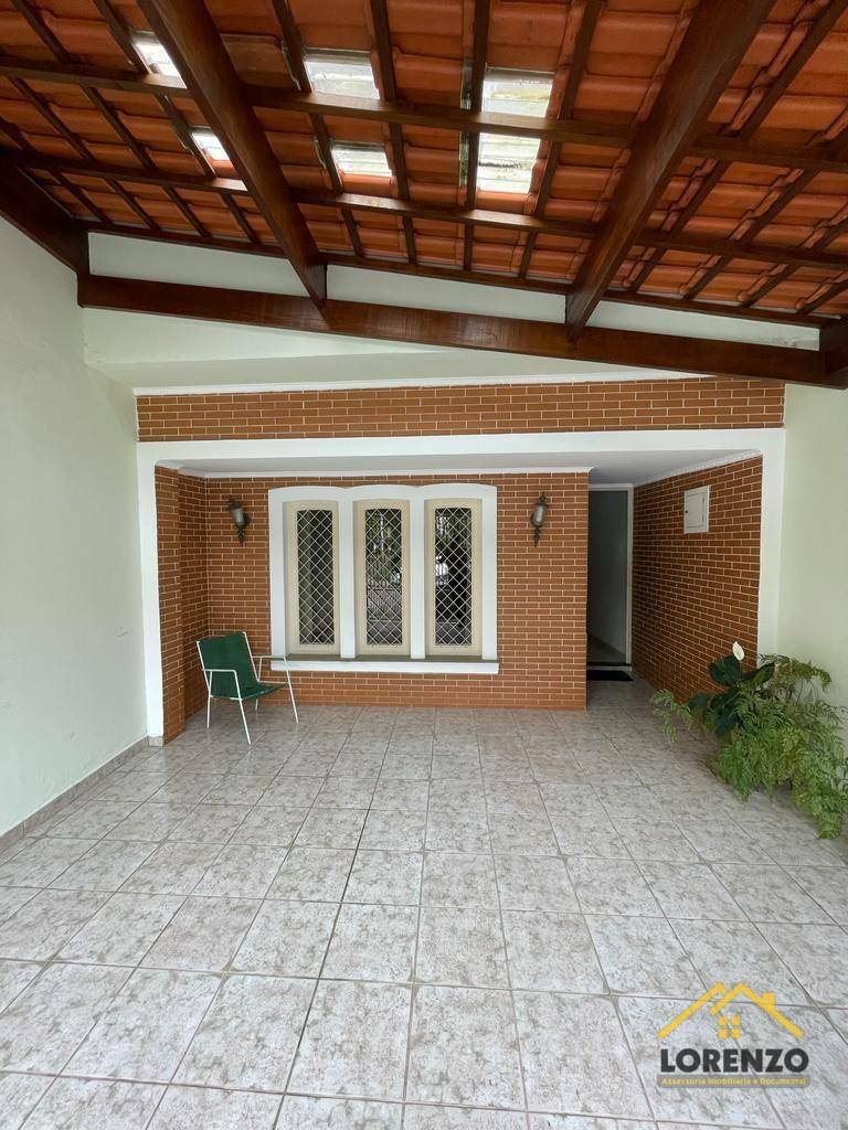 Sobrado à venda com 3 quartos, 200m² - Foto 2