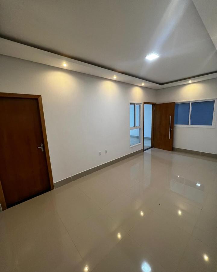 Casa à venda com 3 quartos, 225m² - Foto 2