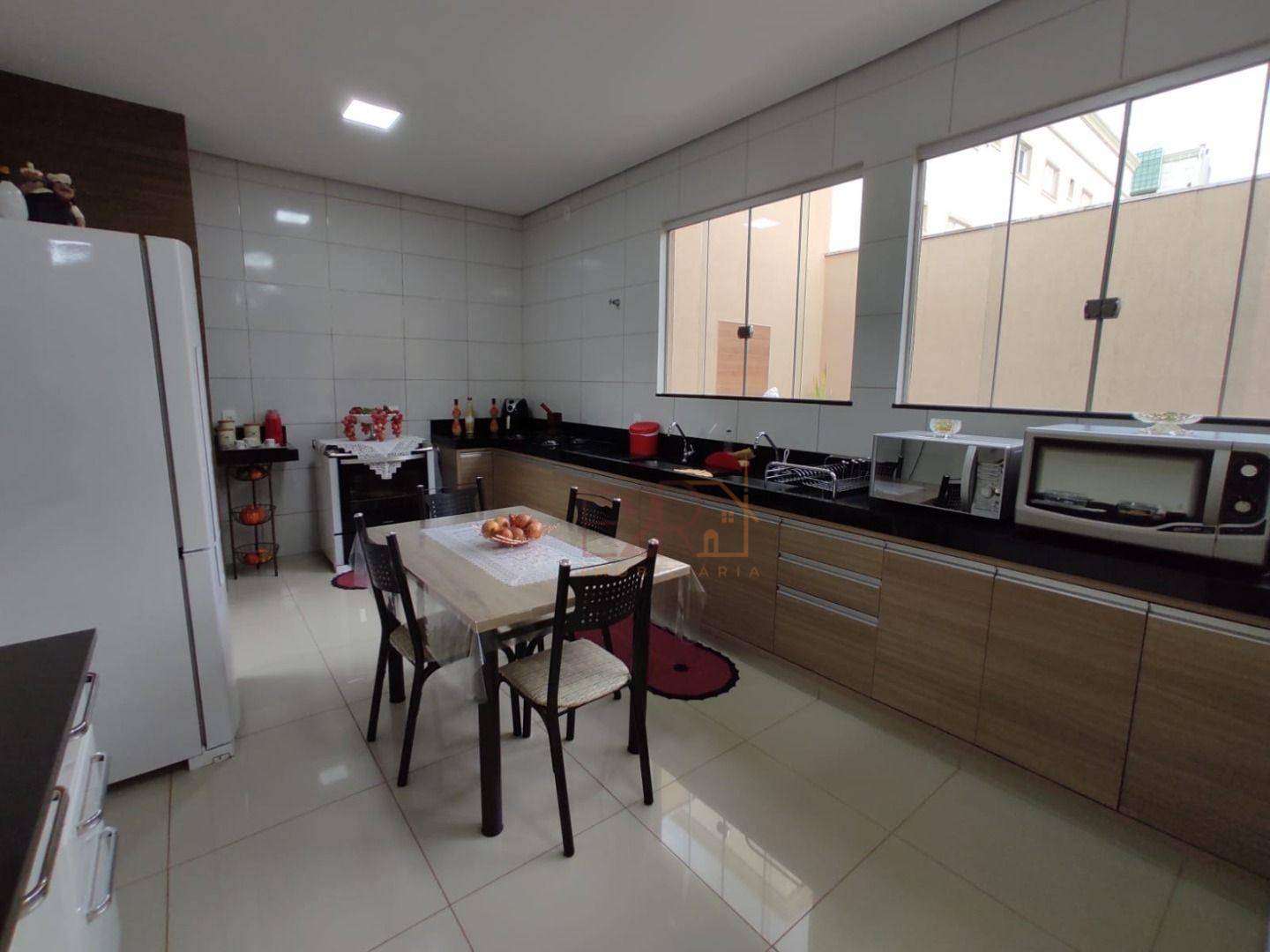 Casa à venda com 5 quartos, 227m² - Foto 18