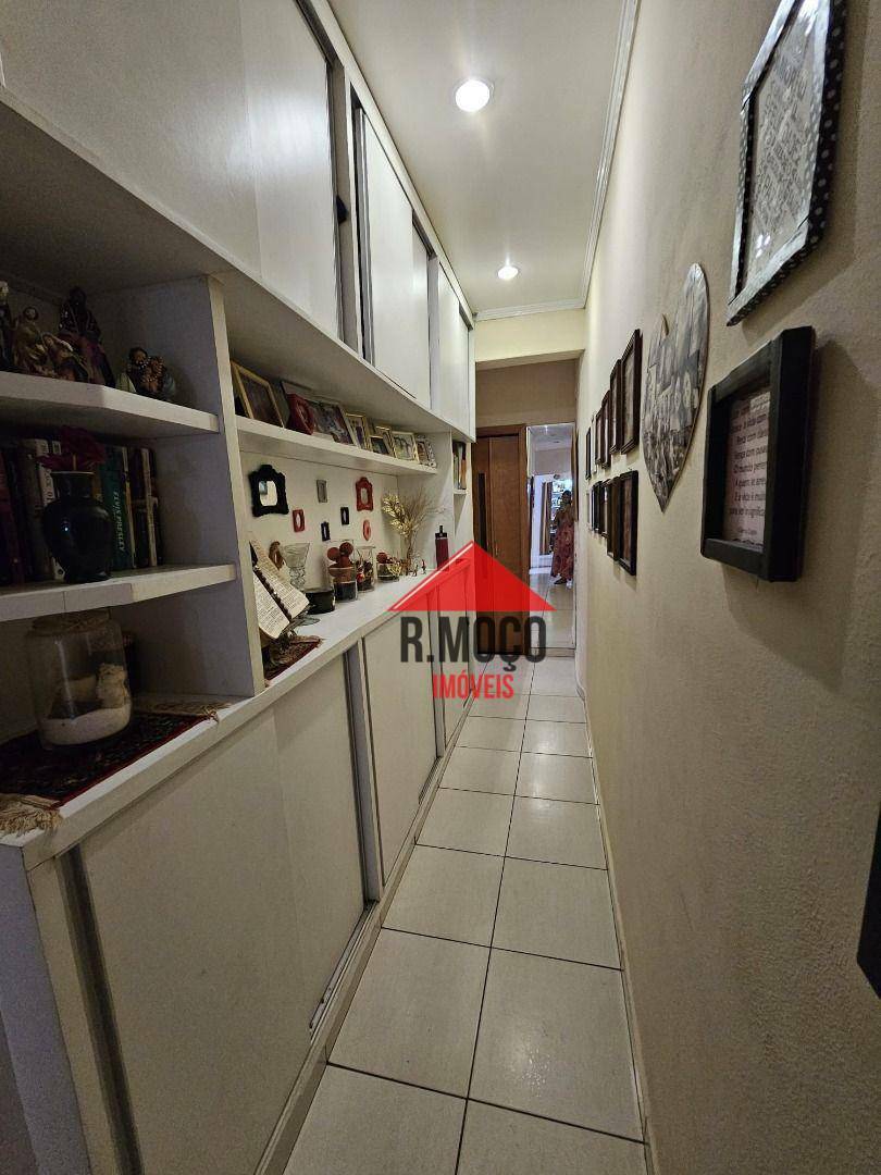 Casa à venda com 3 quartos, 180m² - Foto 14