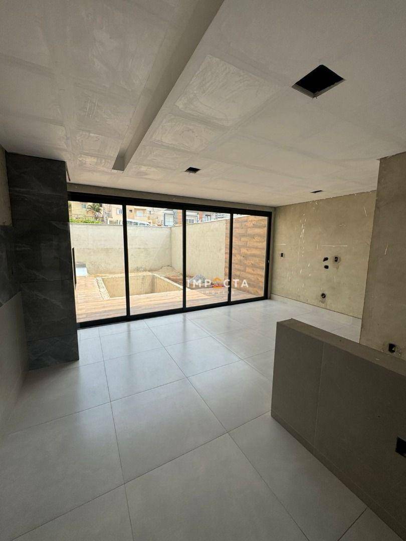 Casa à venda com 3 quartos, 300M2 - Foto 4