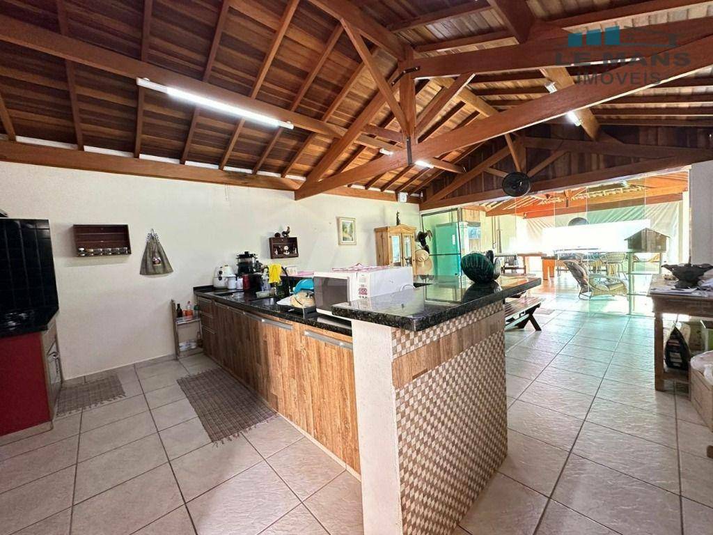 Casa à venda com 3 quartos, 250m² - Foto 13