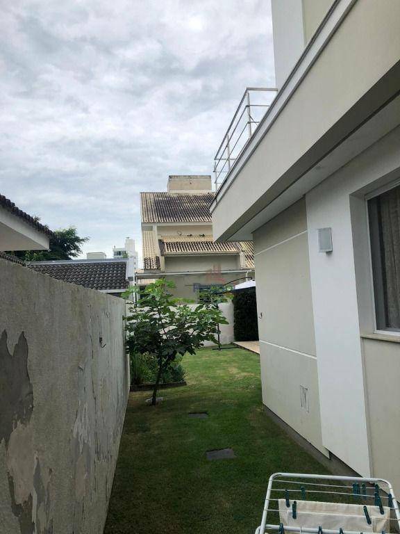 Casa à venda com 3 quartos, 257m² - Foto 15