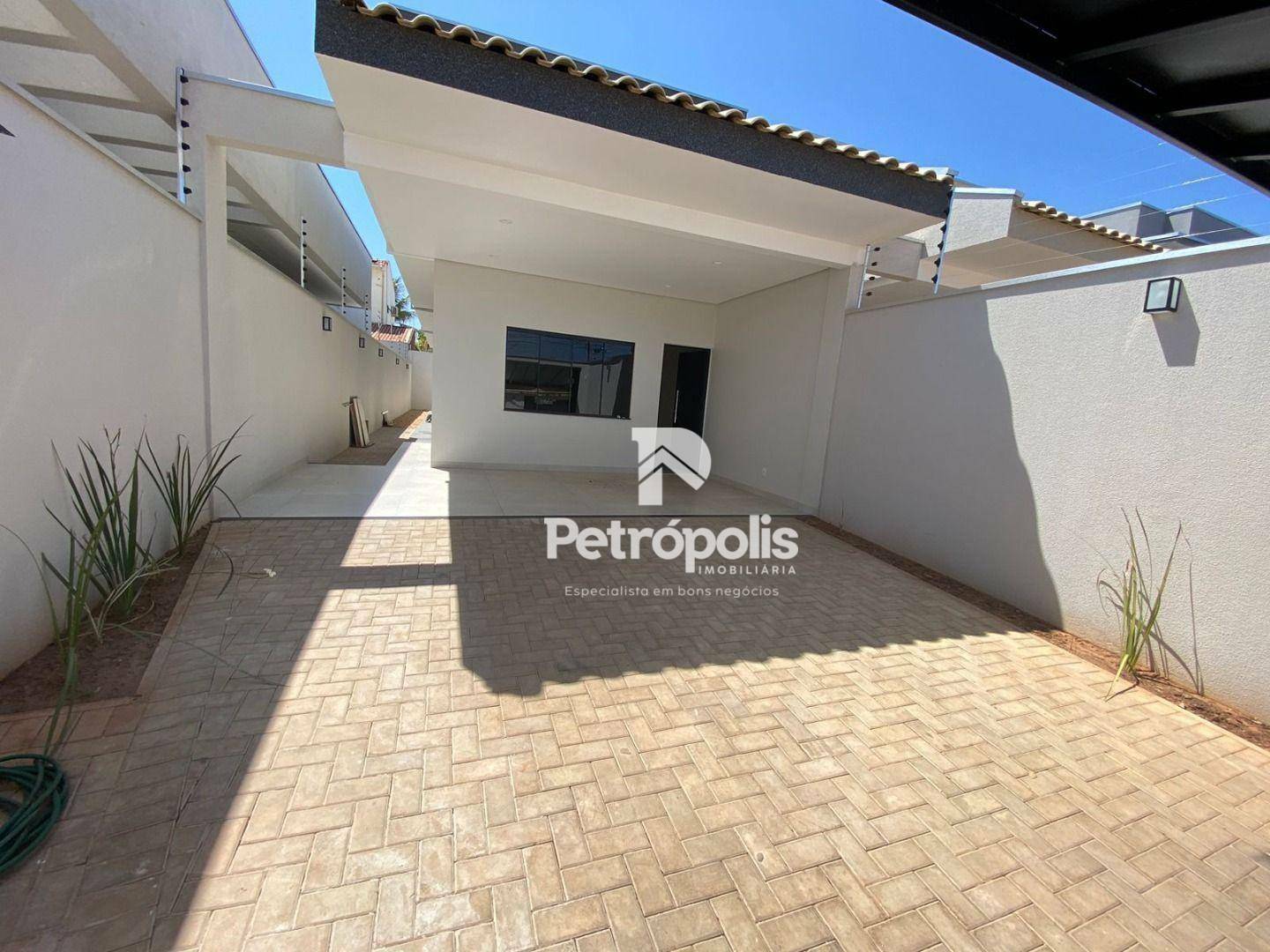 Casa à venda com 3 quartos, 103m² - Foto 1