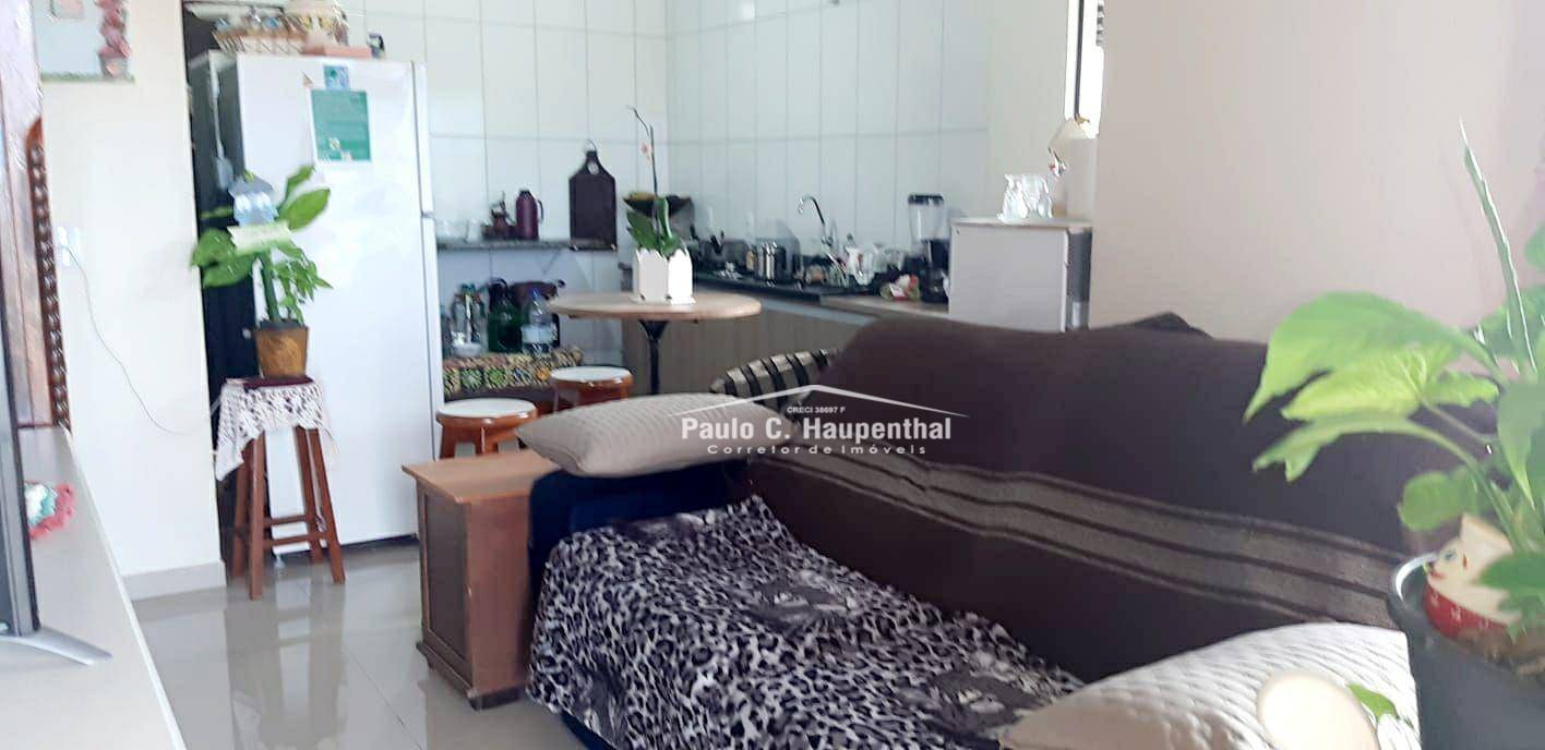 Casa à venda com 2 quartos, 60m² - Foto 4