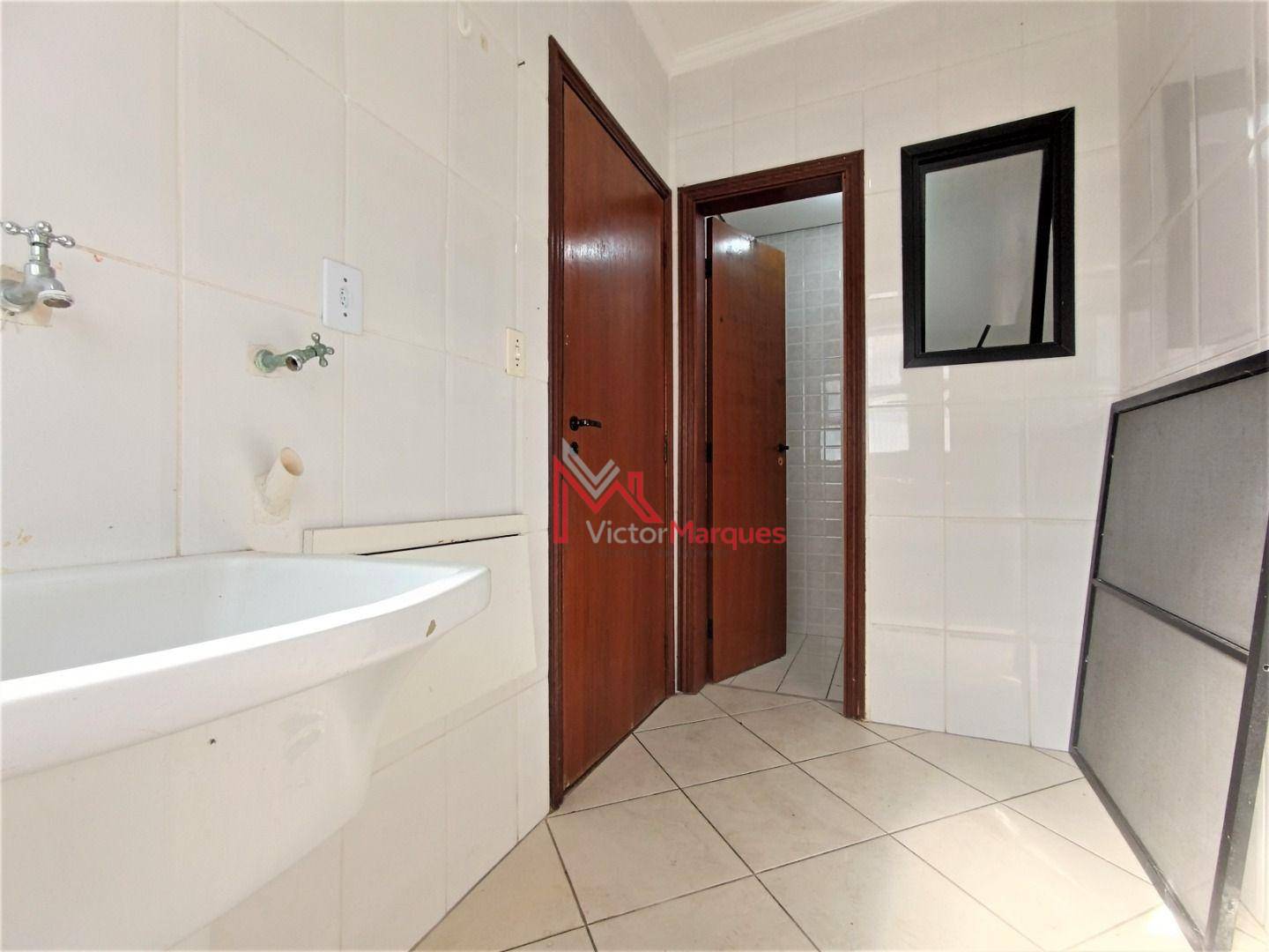 Apartamento para alugar com 3 quartos, 125m² - Foto 15