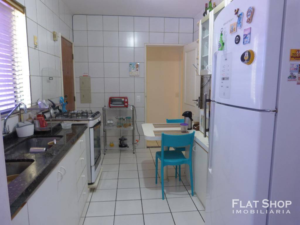 Apartamento à venda com 3 quartos, 135m² - Foto 33