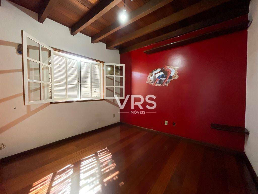 Casa à venda com 5 quartos, 220m² - Foto 49