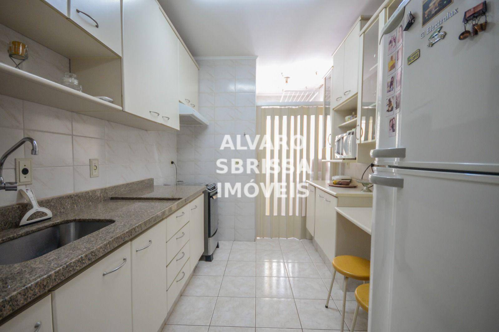 Apartamento à venda com 2 quartos, 70m² - Foto 2