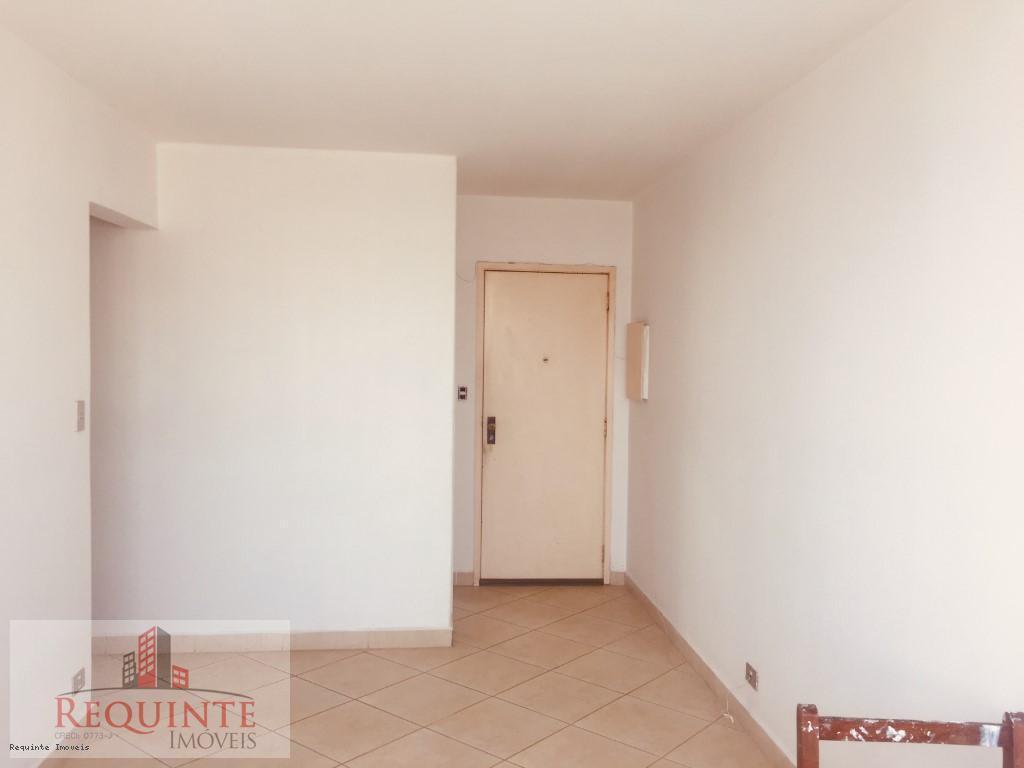 Apartamento à venda com 2 quartos, 75m² - Foto 2