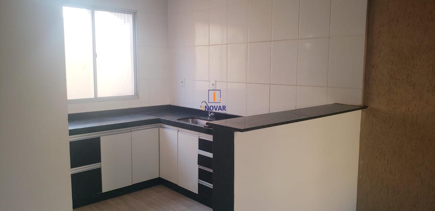 Casa à venda com 2 quartos, 80m² - Foto 2