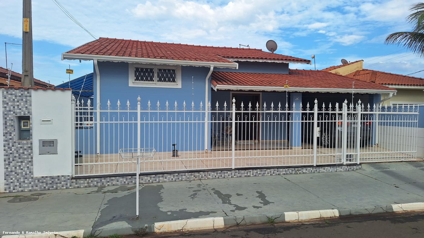 Casa para alugar com 3 quartos, 300m² - Foto 2