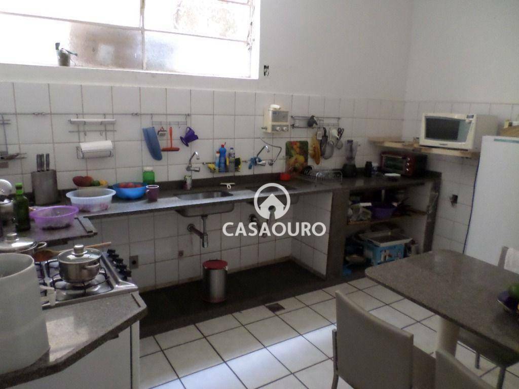 Casa à venda com 4 quartos, 300m² - Foto 10