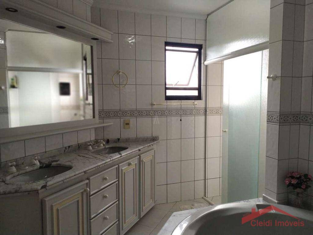 Apartamento à venda com 4 quartos, 191m² - Foto 17