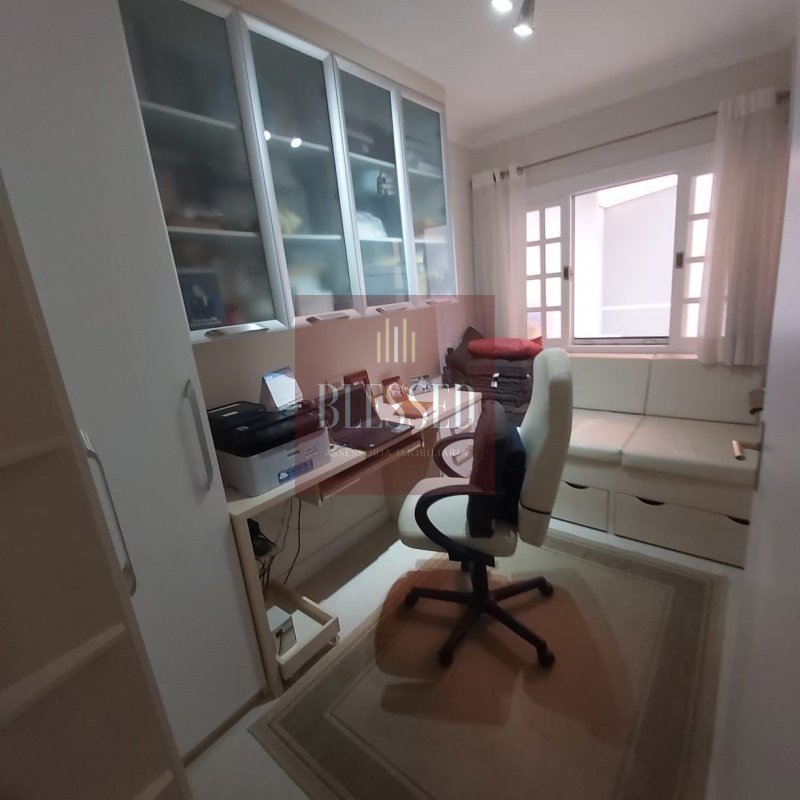 Casa de Condomínio à venda com 4 quartos, 270m² - Foto 4