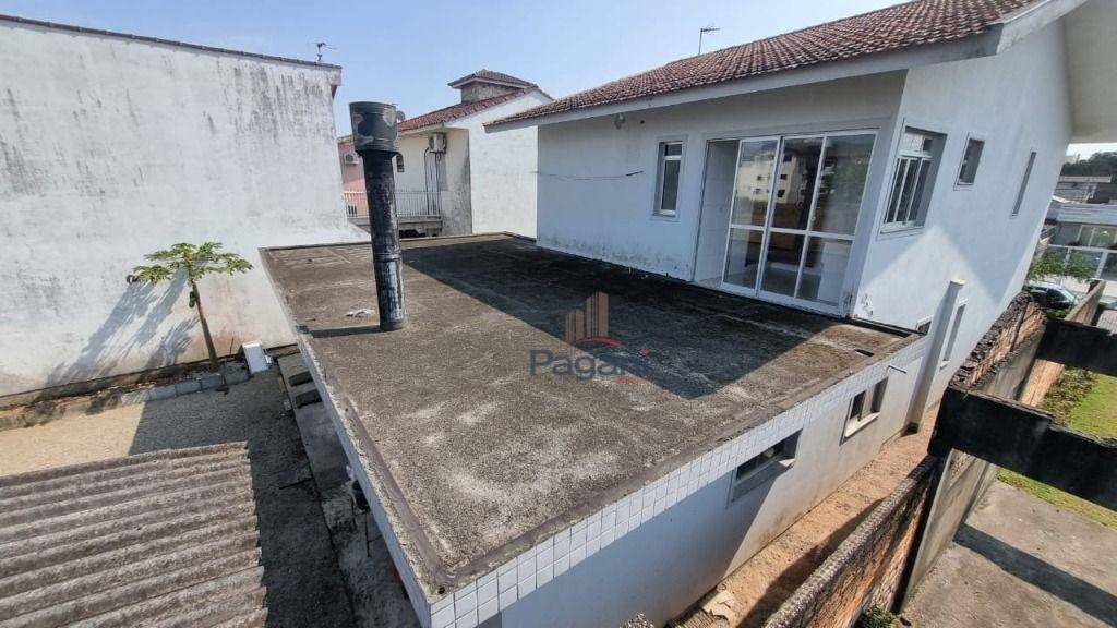 Casa à venda com 5 quartos, 200m² - Foto 15