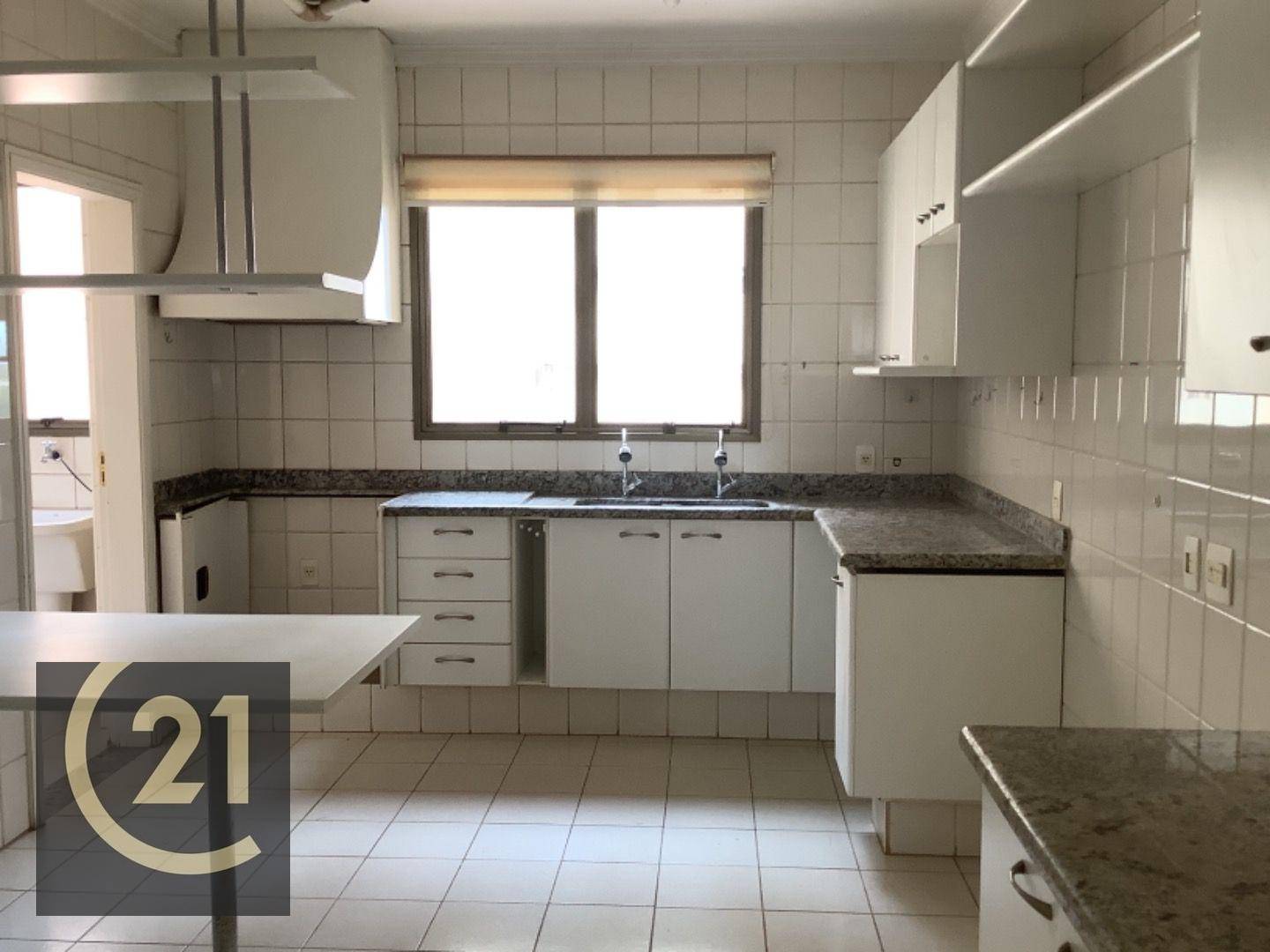 Apartamento à venda com 3 quartos, 202m² - Foto 4