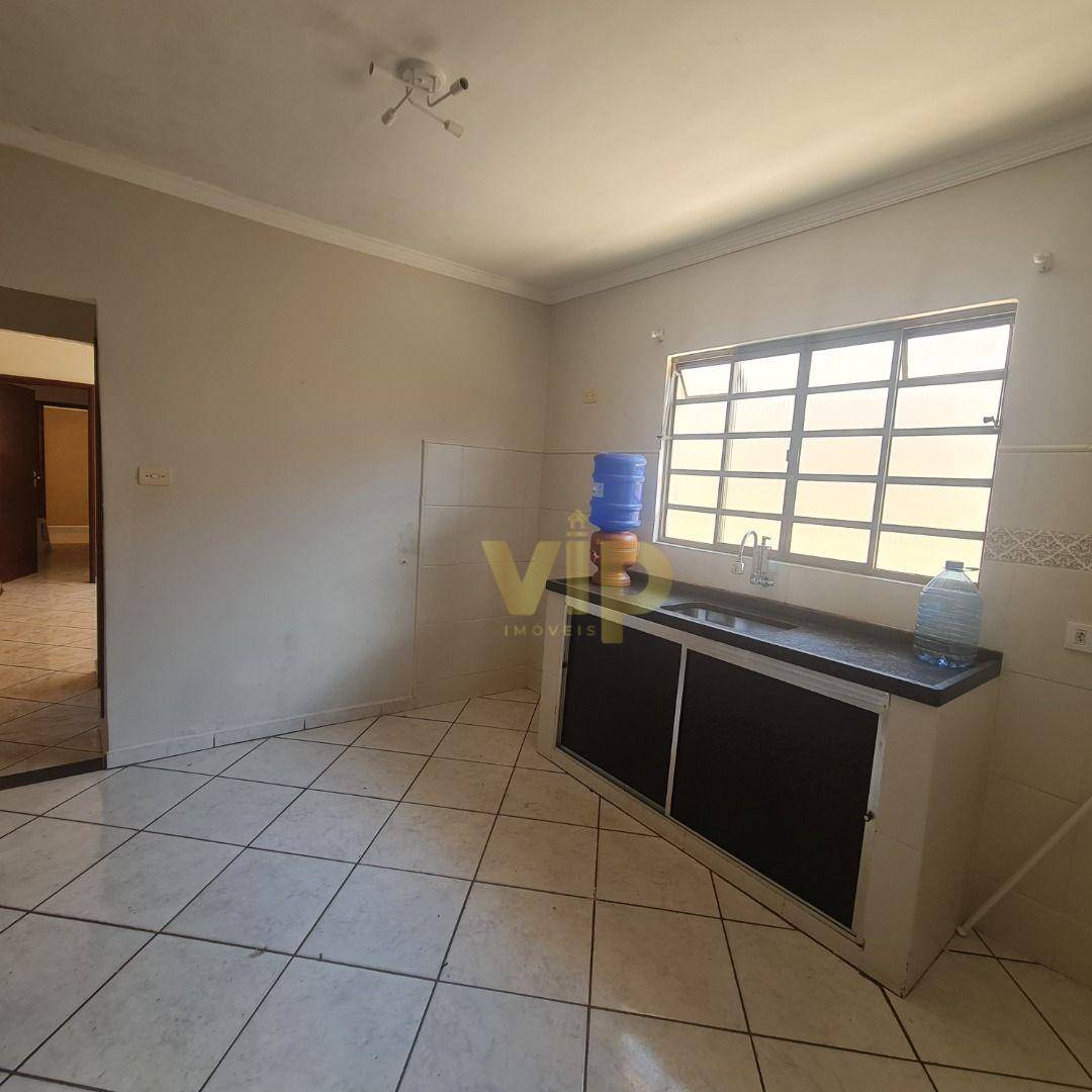 Casa à venda com 2 quartos, 70m² - Foto 4