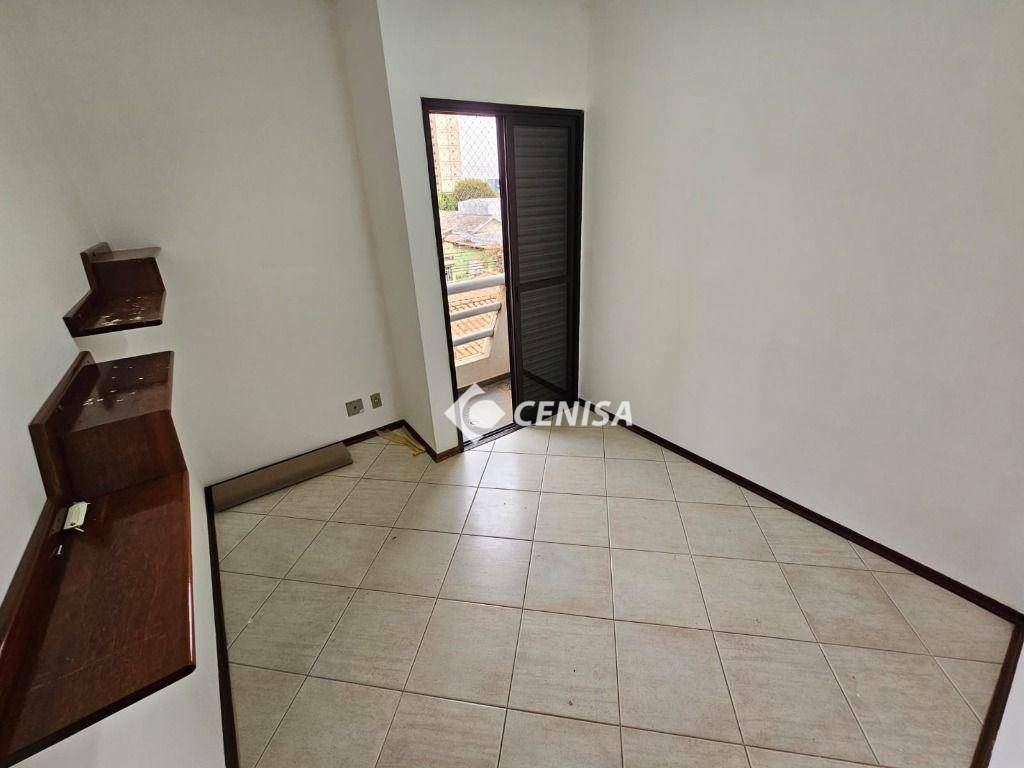 Apartamento para alugar com 3 quartos, 110m² - Foto 18