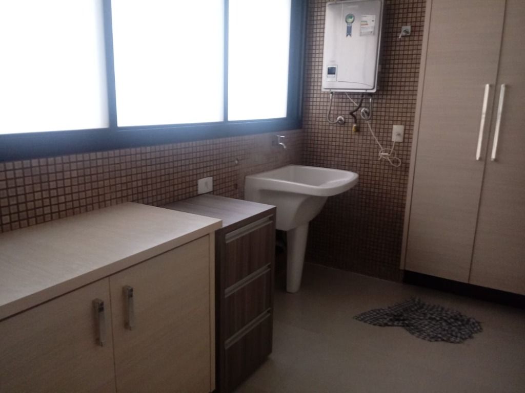 Apartamento para alugar com 3 quartos, 157m² - Foto 19