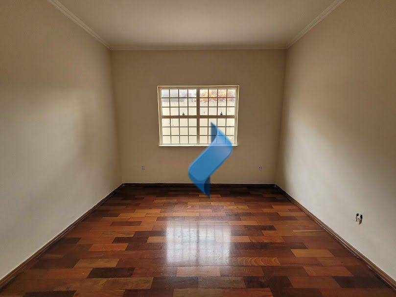 Casa para alugar com 6 quartos, 262m² - Foto 52