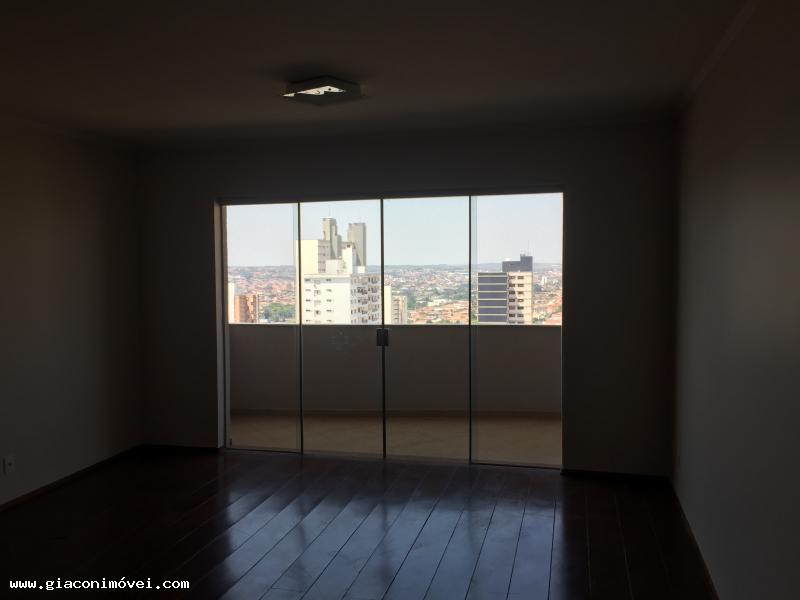 Apartamento à venda com 4 quartos, 204m² - Foto 5