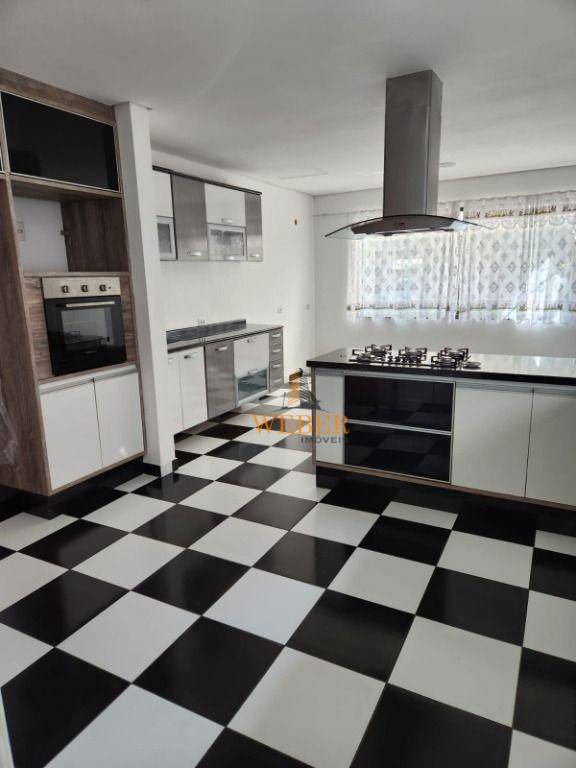 Sobrado à venda com 6 quartos, 240m² - Foto 3