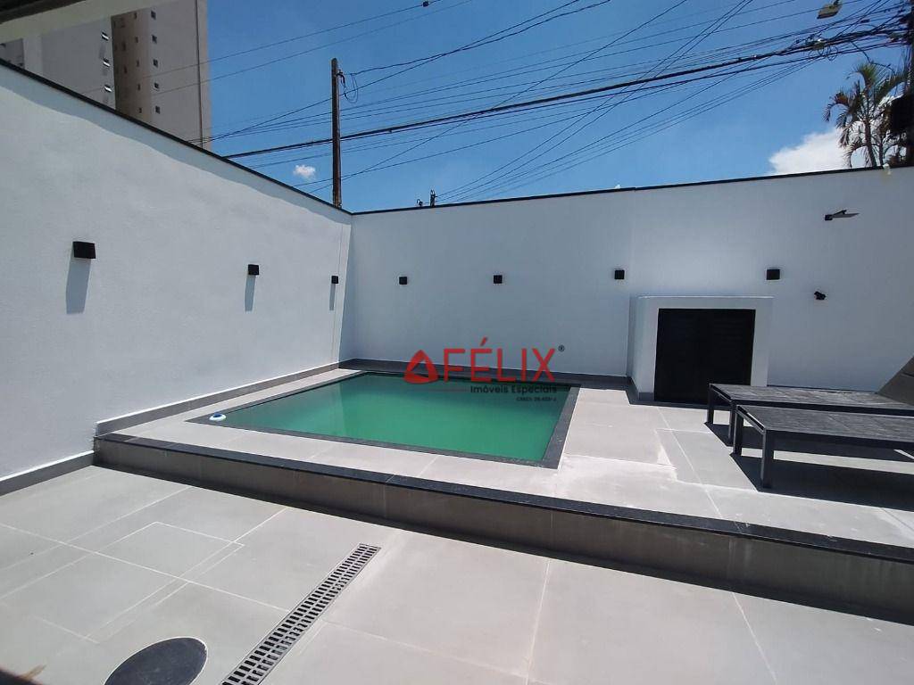 Casa, 3 quartos, 228 m² - Foto 1