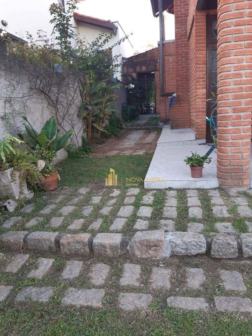 Casa à venda com 4 quartos, 320m² - Foto 2