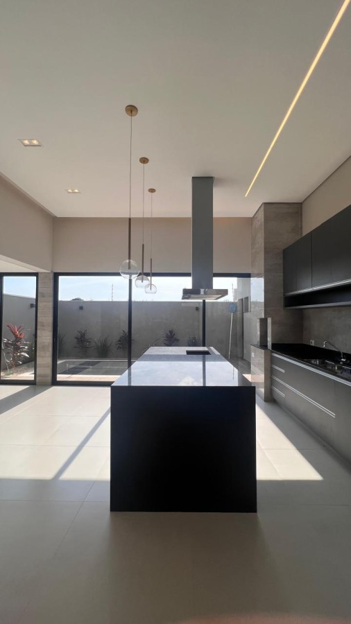 Casa à venda com 3 quartos, 276m² - Foto 1