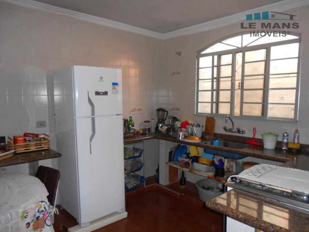 Casa à venda com 3 quartos, 220m² - Foto 13