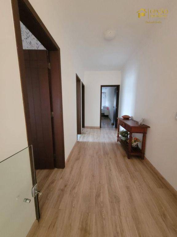 Casa à venda com 3 quartos, 205m² - Foto 4