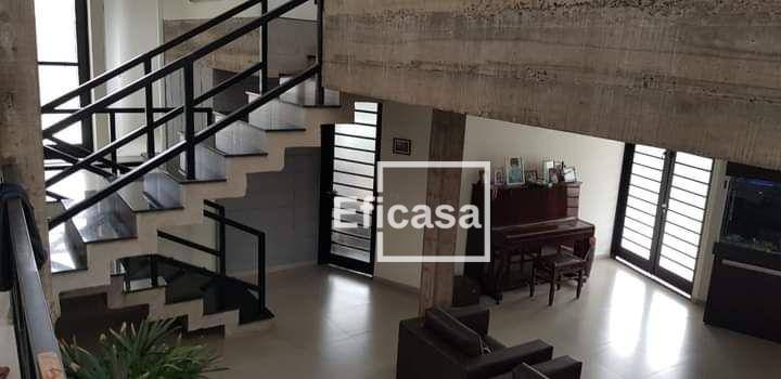 Casa à venda com 3 quartos, 450m² - Foto 2