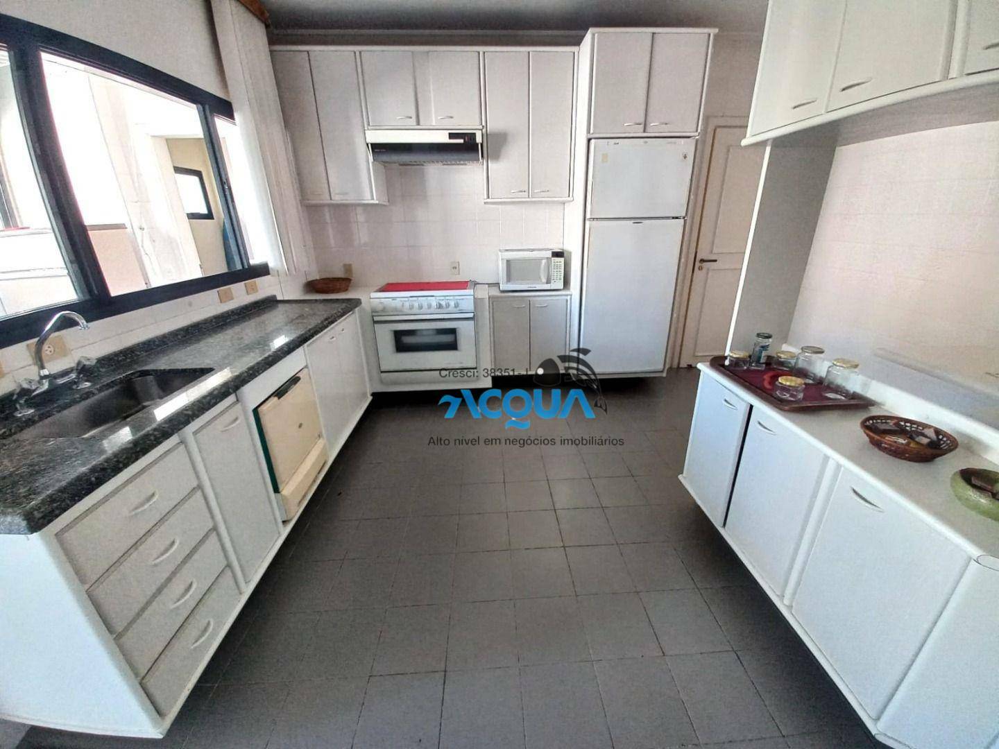 Apartamento à venda com 3 quartos, 200m² - Foto 3