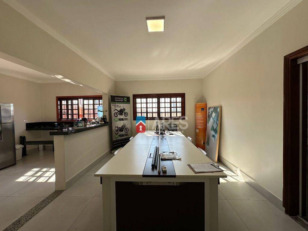 Casa para alugar com 5 quartos, 300m² - Foto 7