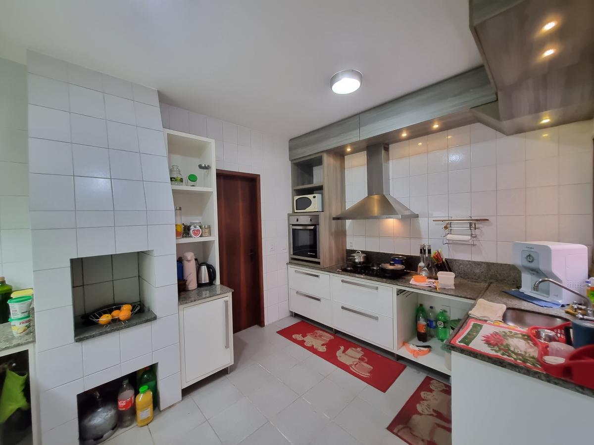 Casa à venda com 3 quartos, 250m² - Foto 5