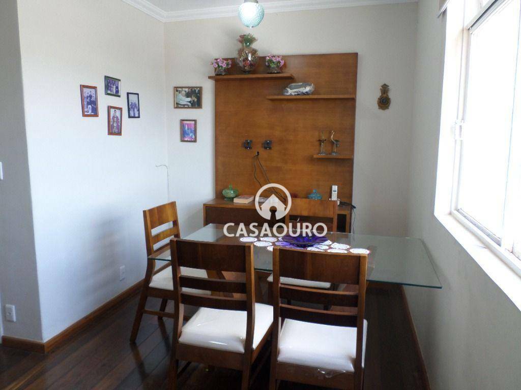 Apartamento à venda com 2 quartos, 70m² - Foto 3